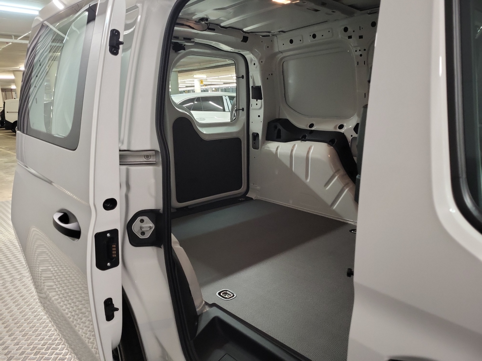 VW Caddy Kaw. 1.5 TSI 116 Entry-image-11