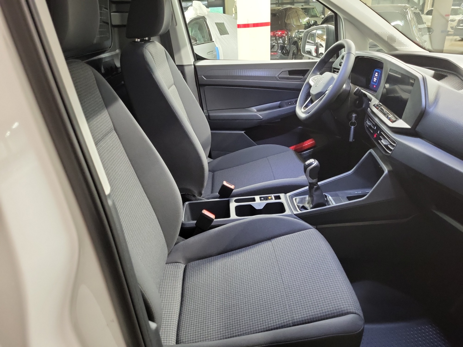 VW Caddy Kaw. 1.5 TSI 116 Entry-image-9