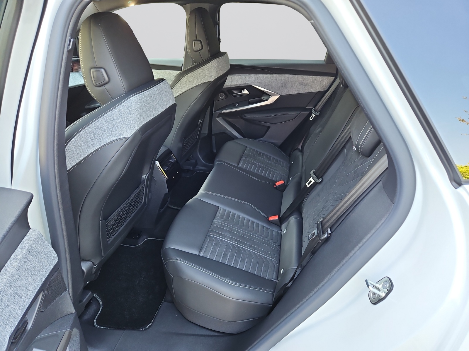 PEUGEOT 3008 NEW 73kWh GT-image-8
