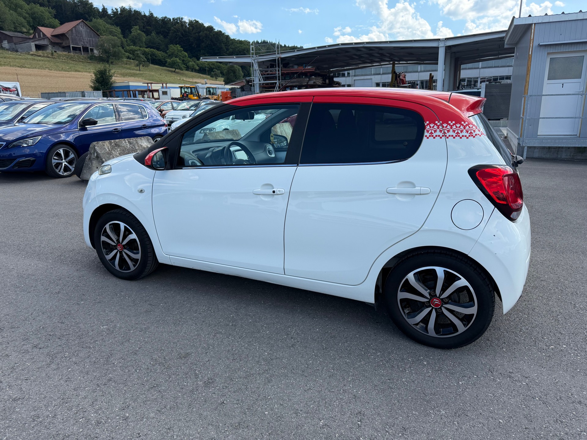 CITROEN C1 1.2 VTi Shine Edition-image-13