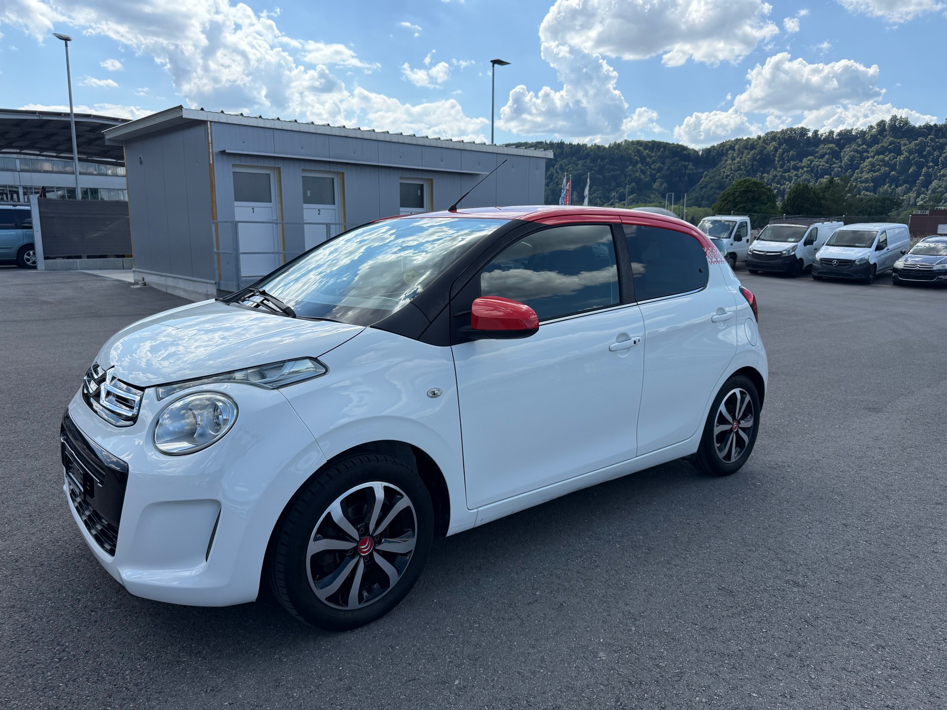 CITROEN C1 1.2 VTi Shine Edition-image-0