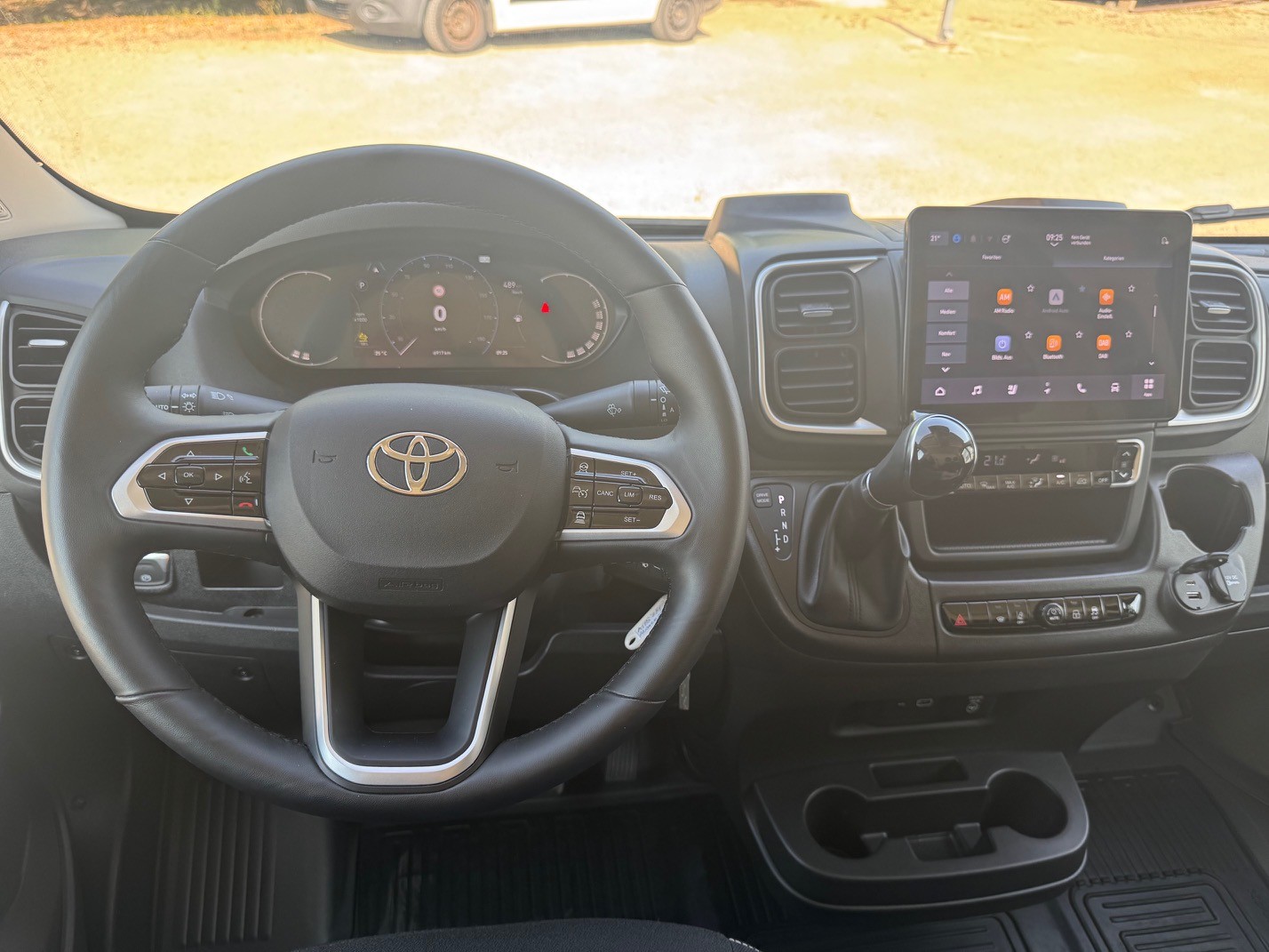TOYOTA L3H2 Comfort Executive 180Ps Automat mit Vollausstattung !!!!-image-6