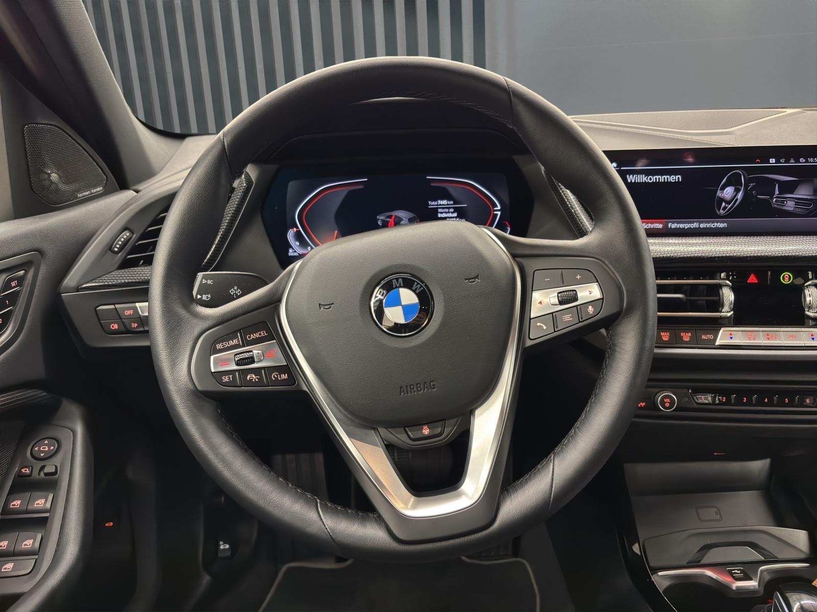 BMW 116d Sport Line-image-10