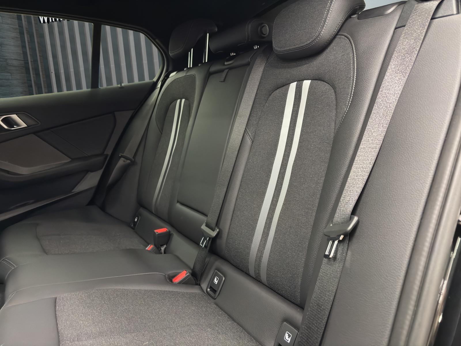 BMW 116d Sport Line-image-15