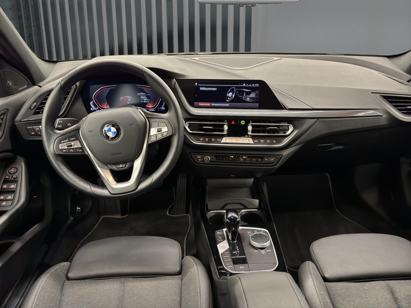 BMW 116d Sport Line-image-9