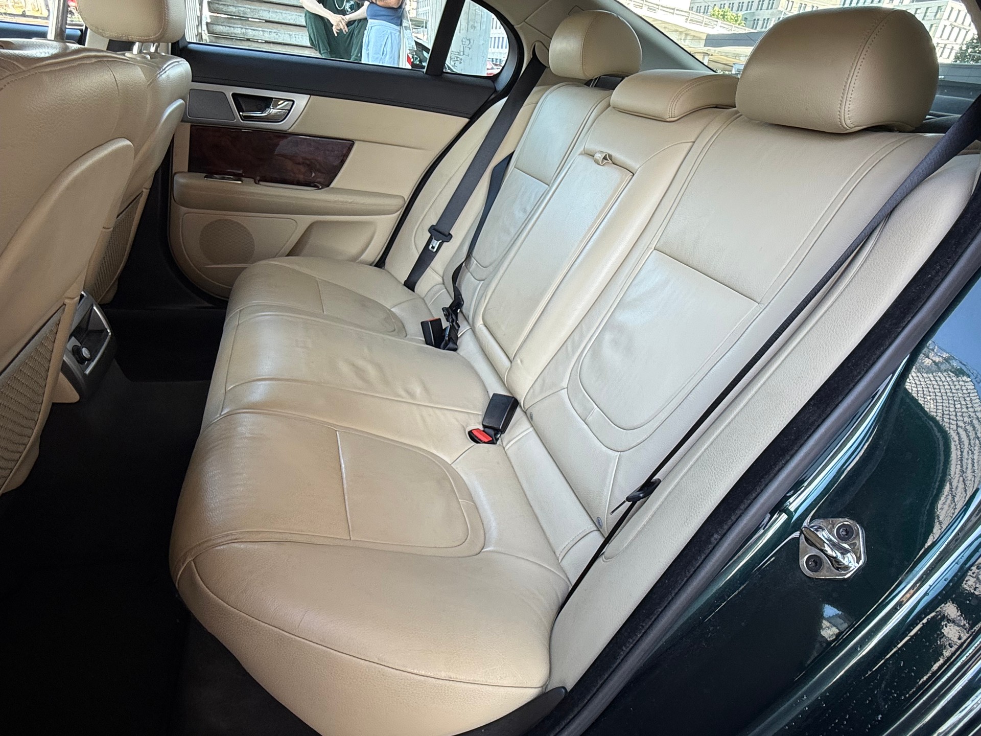 JAGUAR XF 3.0d V6 Luxury-image-13