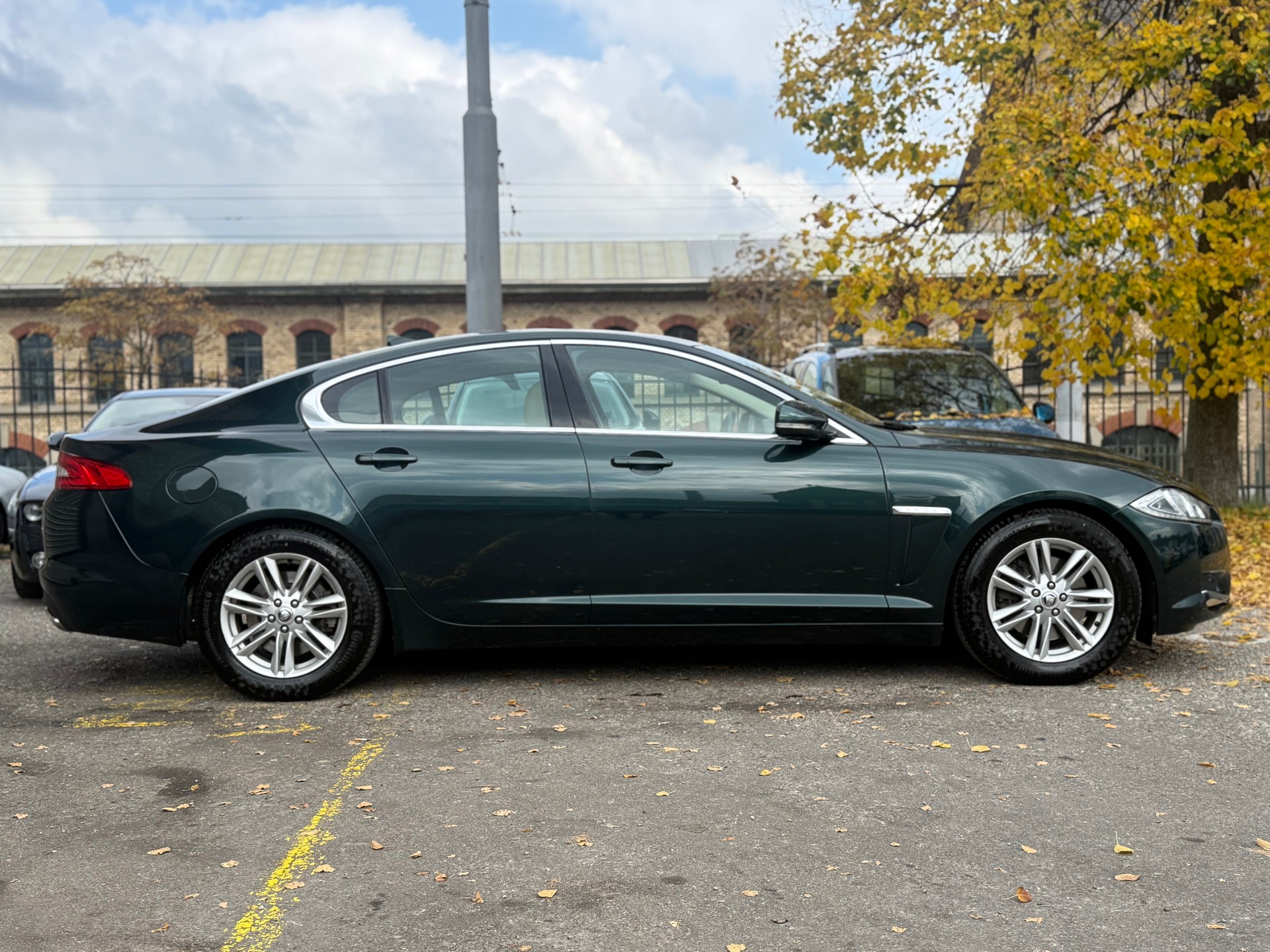 JAGUAR XF 3.0d V6 Luxury-image-3