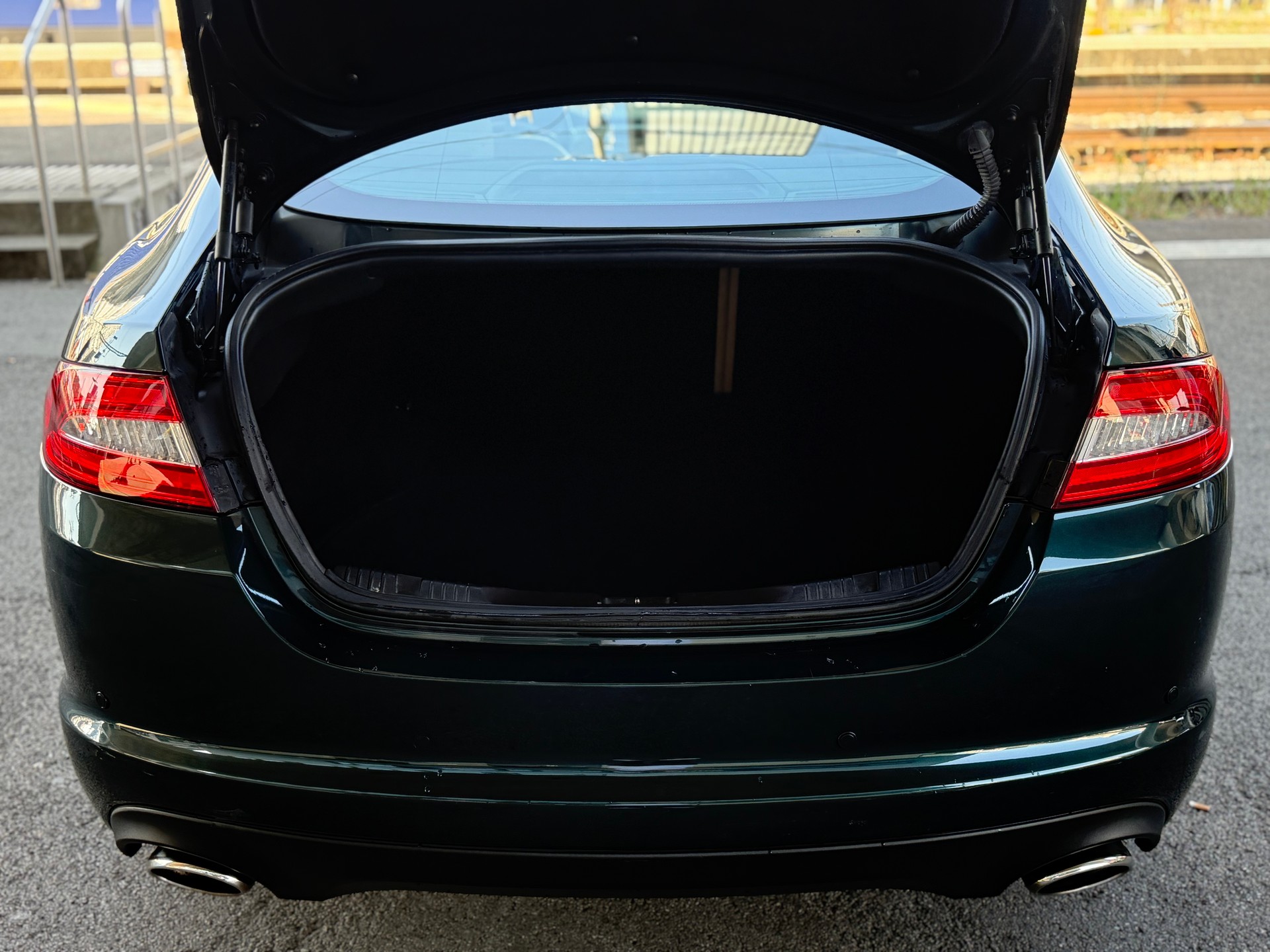 JAGUAR XF 3.0d V6 Luxury-image-8