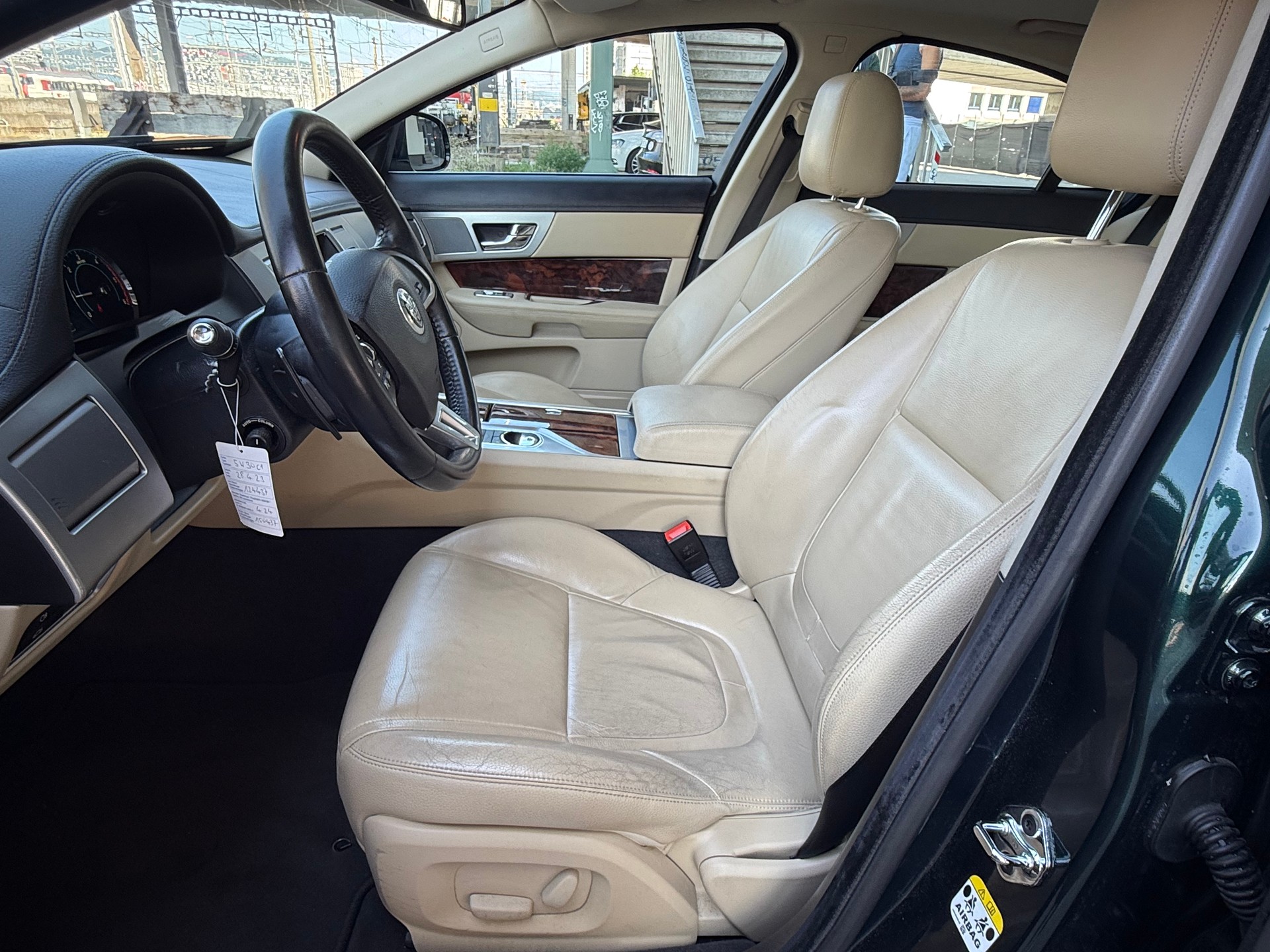 JAGUAR XF 3.0d V6 Luxury-image-11