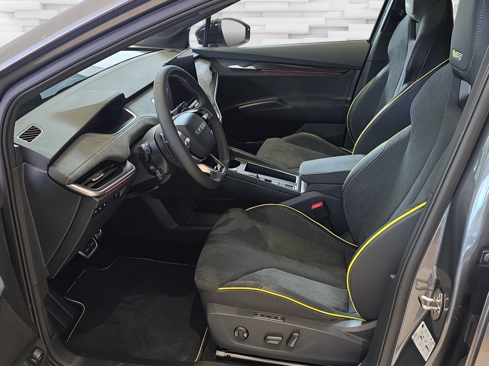 SKODA Enyaq 4x4 RS-image-2