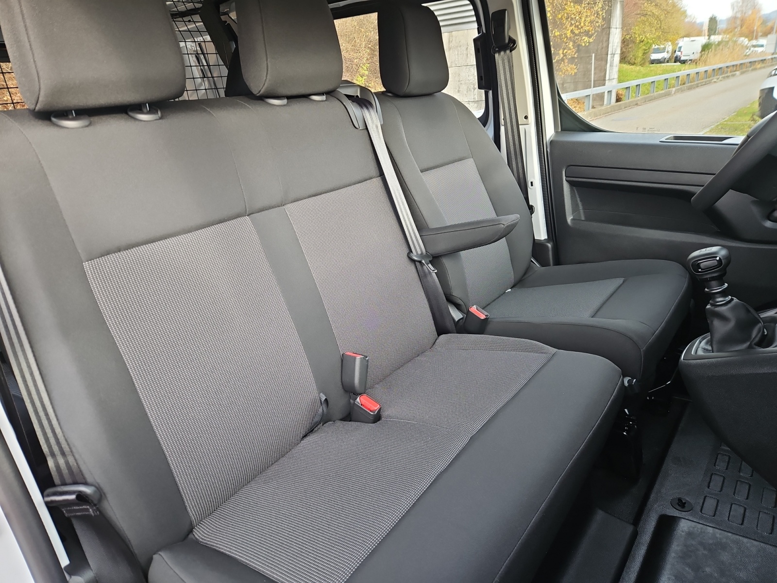 PEUGEOT Expert 2.2 BlueHDi 120 Doppel-Kabine Standard-image-16