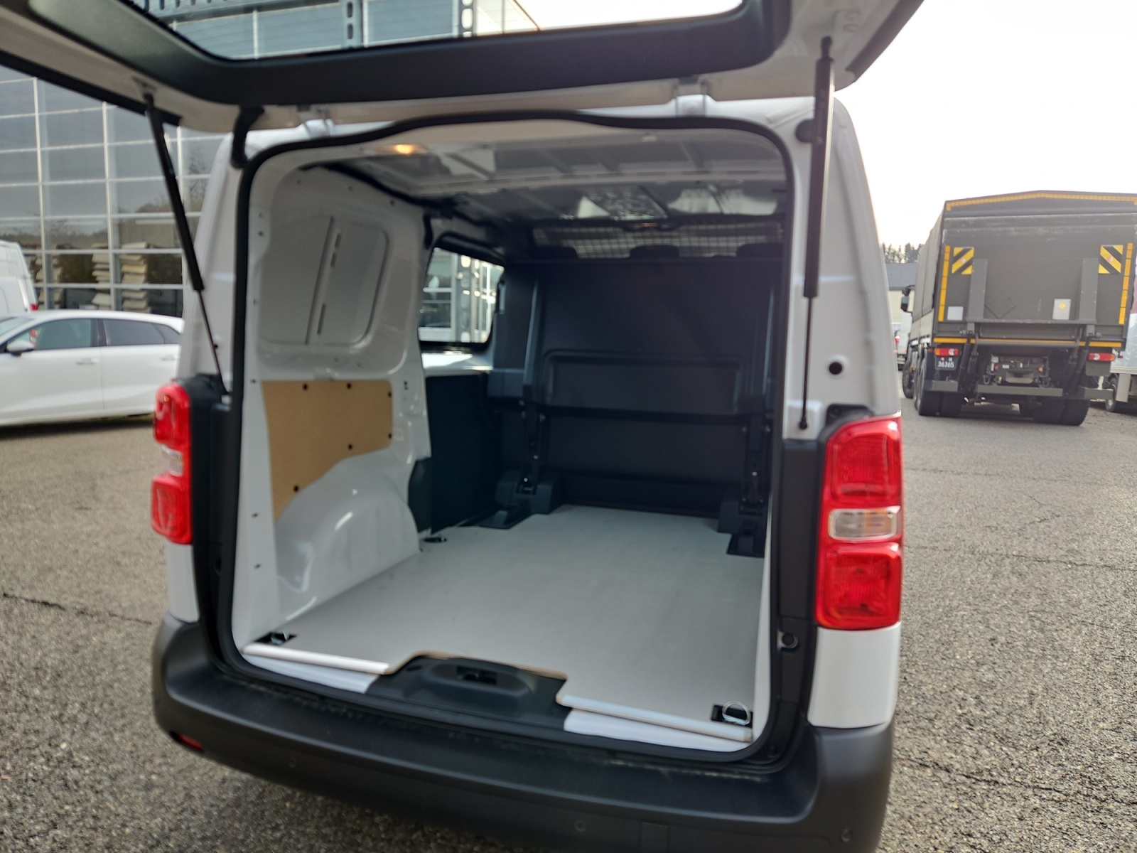 PEUGEOT Expert 2.2 BlueHDi 120 Doppel-Kabine Standard-image-5