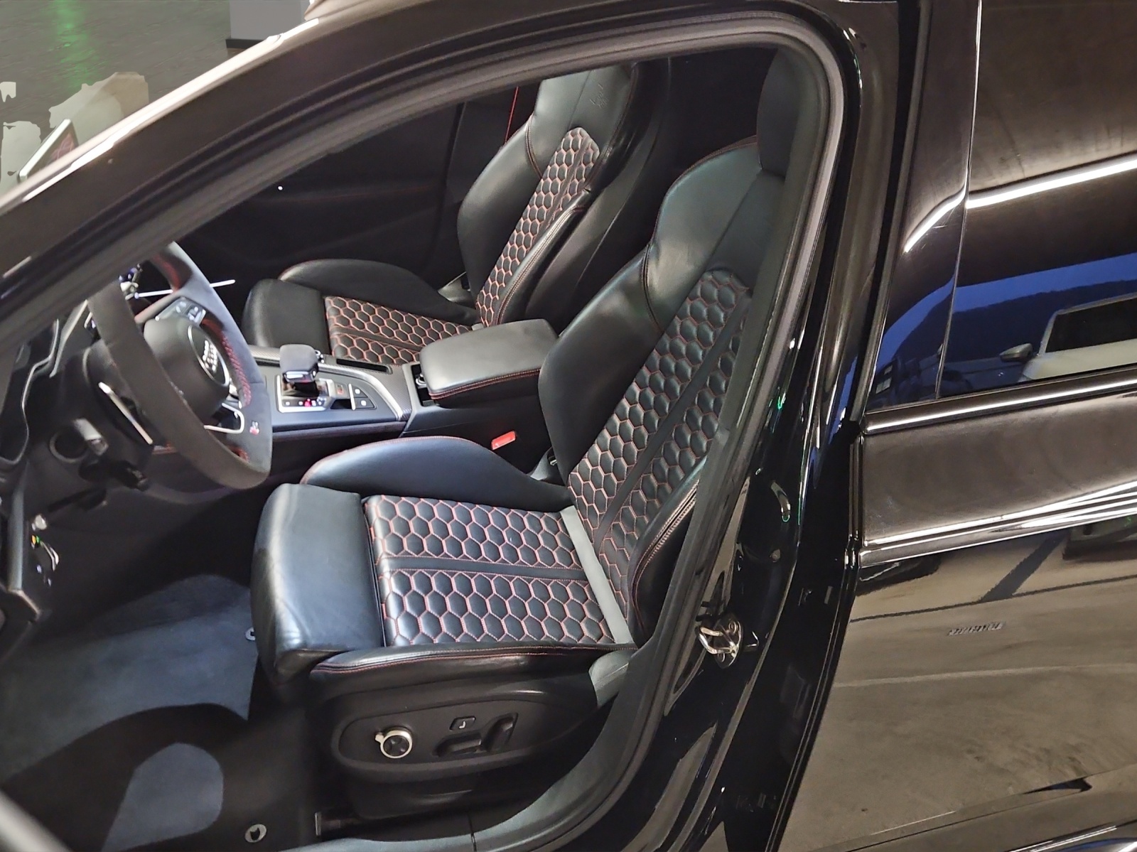 AUDI RS4 Avant 2.9 TFSI quattro tiptronic-image-8