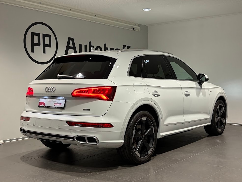 AUDI Q5 55 TFSI e sport quattro-image-12
