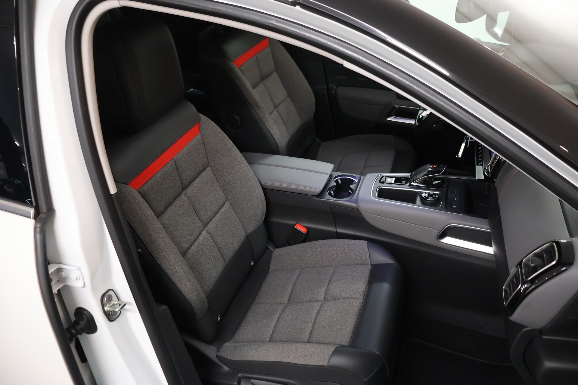 CITROEN C5 Aircross 1.6i PureTech Feel EAT8-image-14