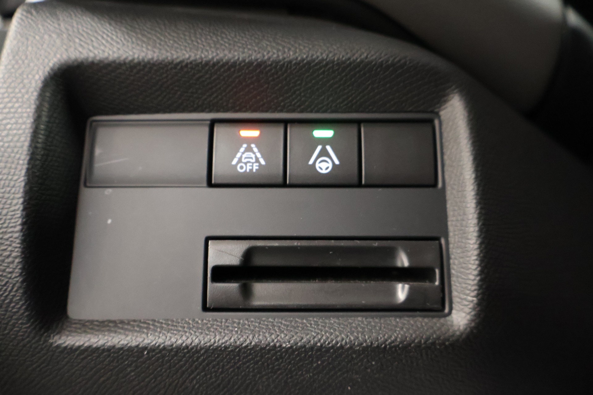 CITROEN C5 Aircross 1.6i PureTech Feel EAT8-image-27