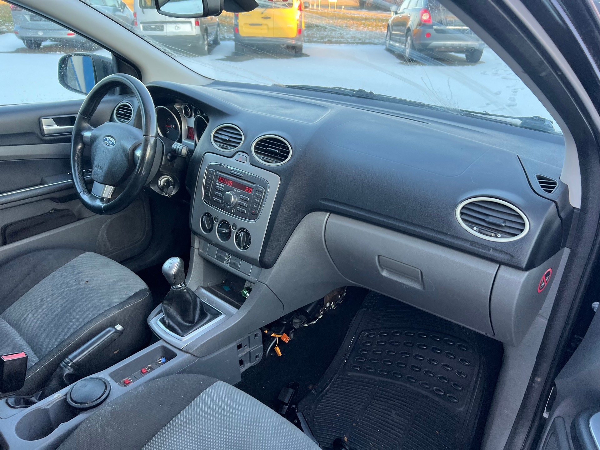 FORD Focus 1.8i Titanium-image-10