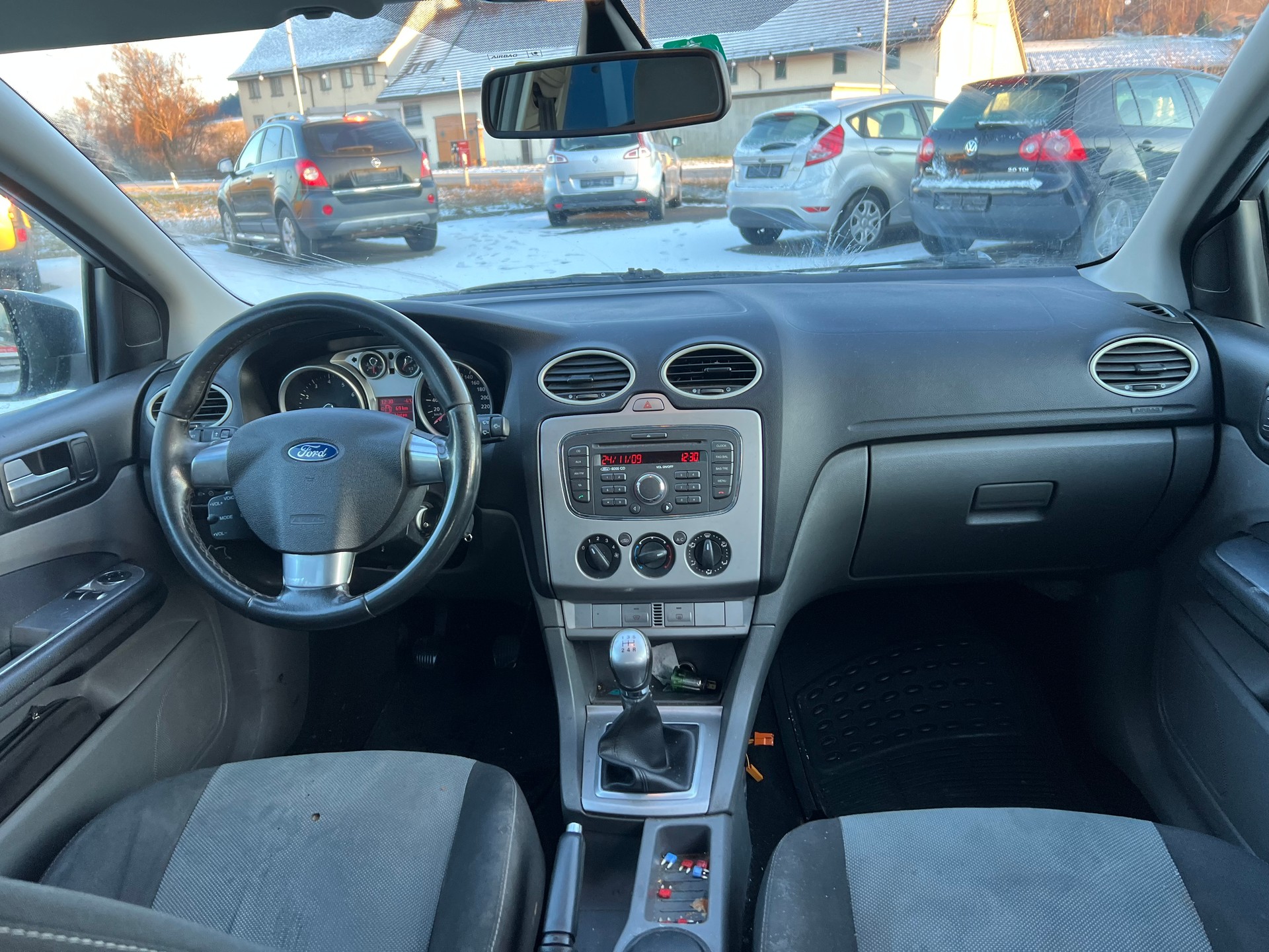 FORD Focus 1.8i Titanium-image-9