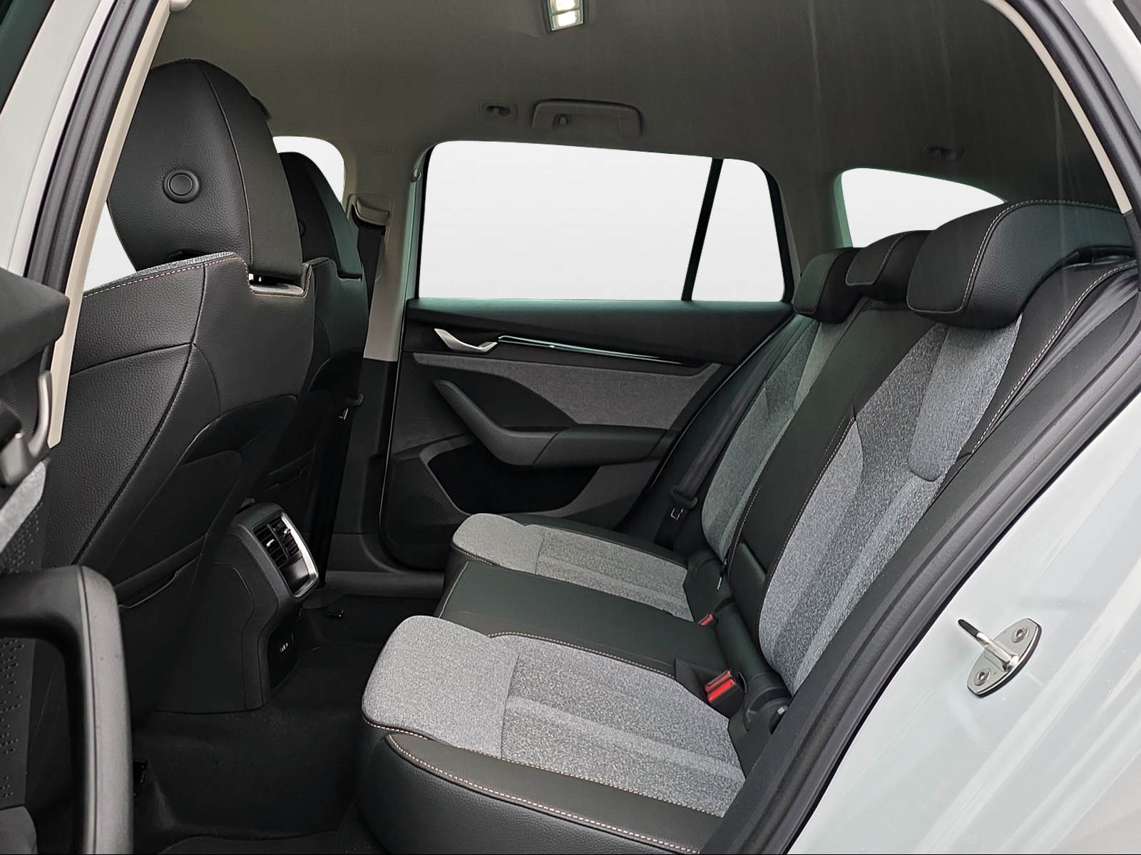 SKODA Octavia Combi 2.0 TSI DSG Selection 4x4-image-10