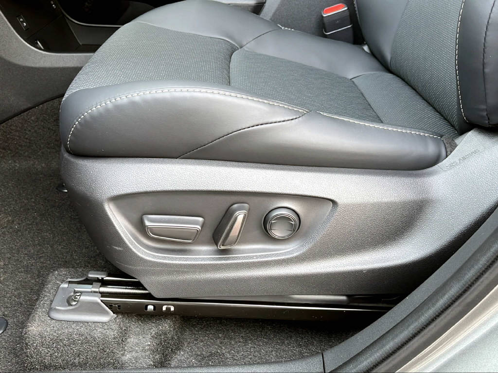 SUBARU Solterra eV Luxury AWD-image-18