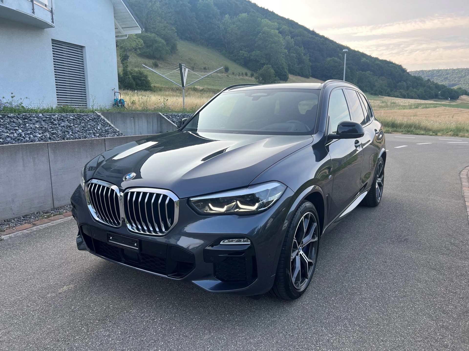 BMW X5 xDrive 30d * M-Sportpaket * Luftfederung *AHK 3.500 kg *-image-2