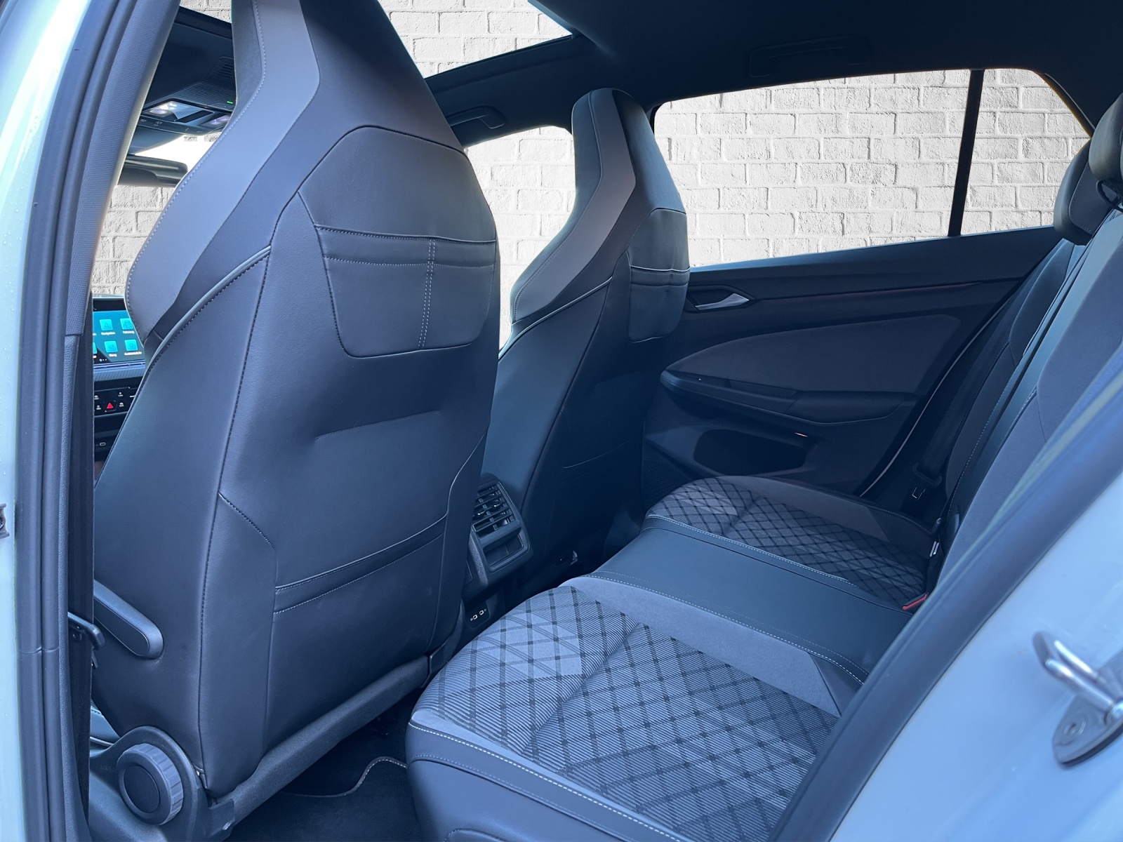 VW Golf 1.5 eTSI mHEV ACT R-Line DSG-image-14