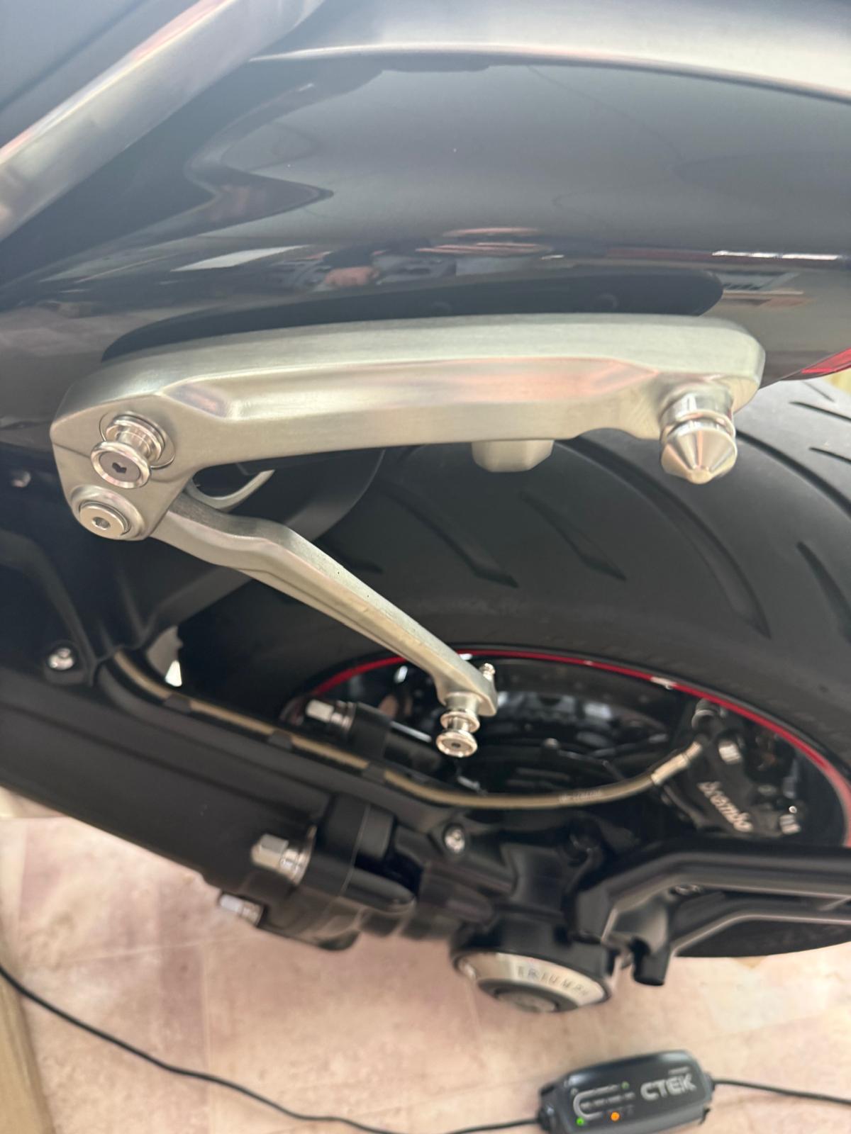 TRIUMPH Rocket 3 R Black-showroom-element-2