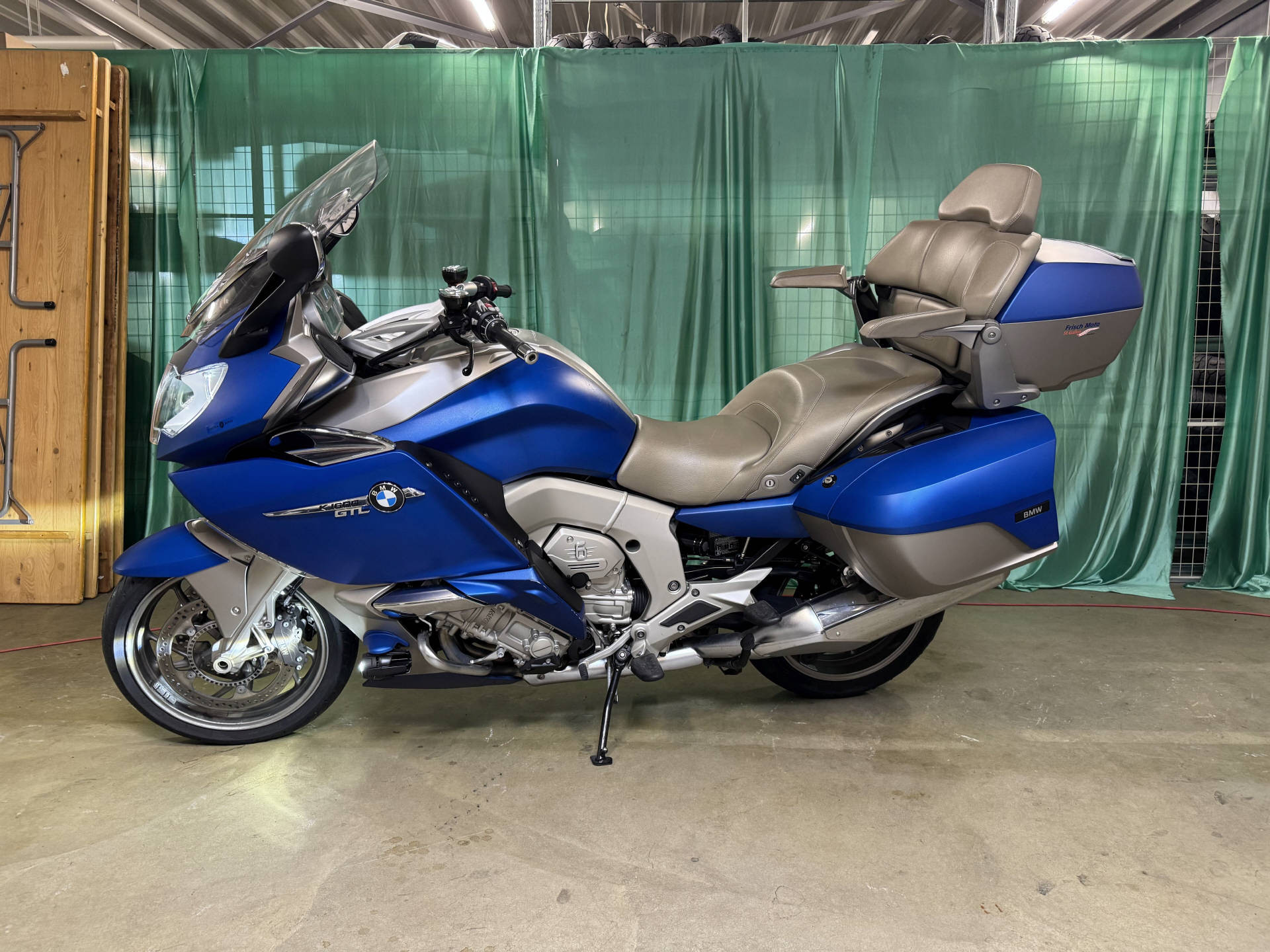 BMW K 1600 GTL Exclusive-showroom-element-1