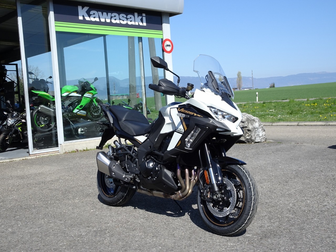 KAWASAKI Versys 1100 S-showroom-element-1