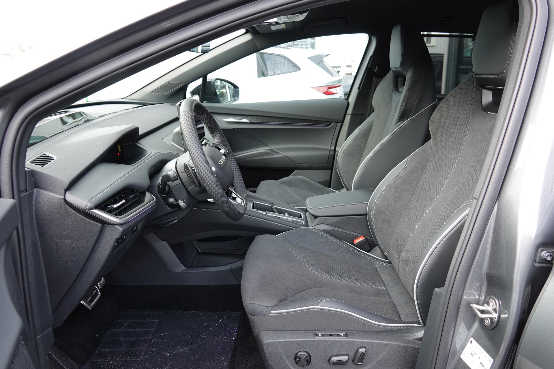 SKODA Elroq 85 Sportline-image-11