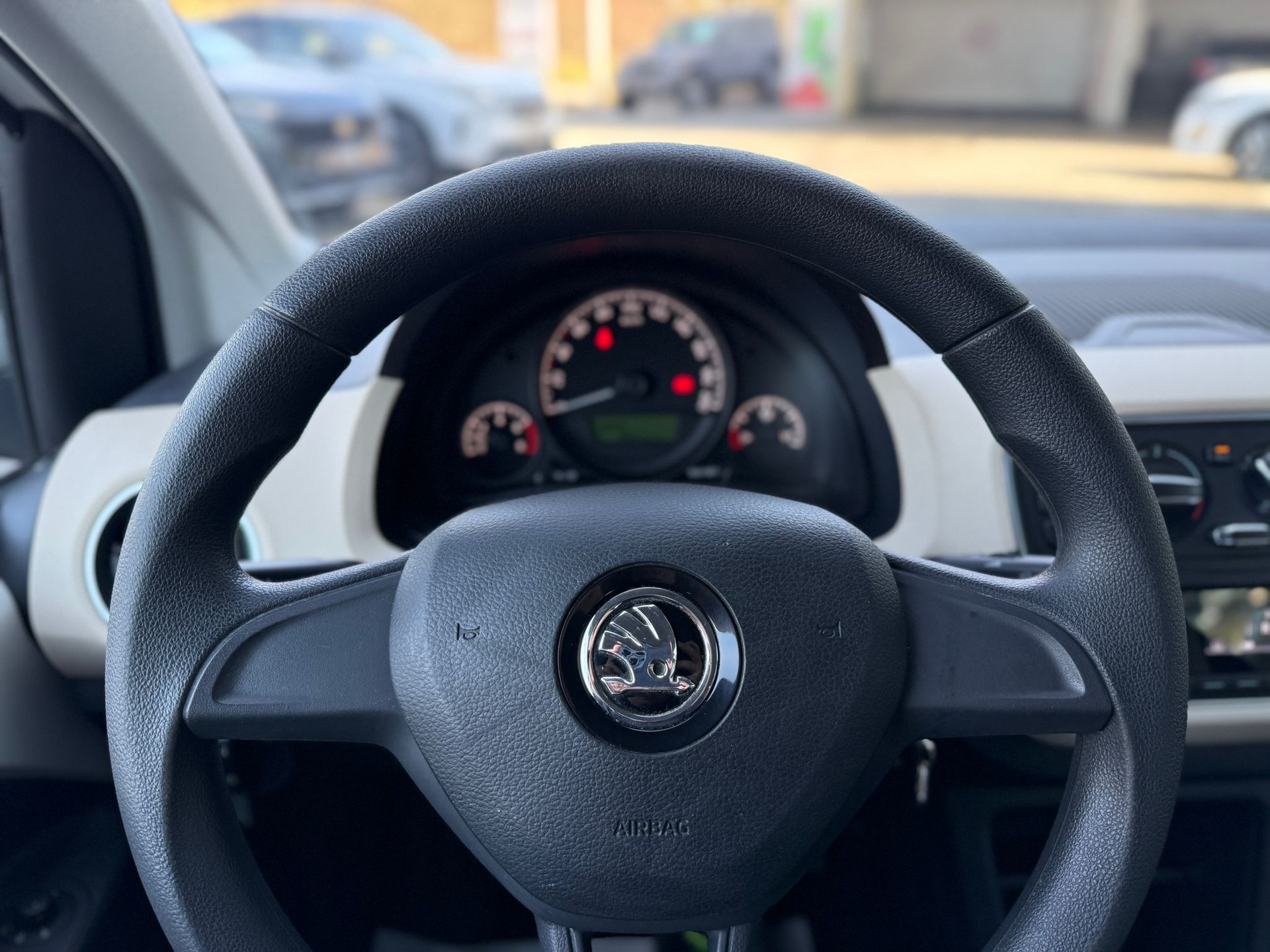 SKODA Citigo 1.0 G-tec Ambition-image-6