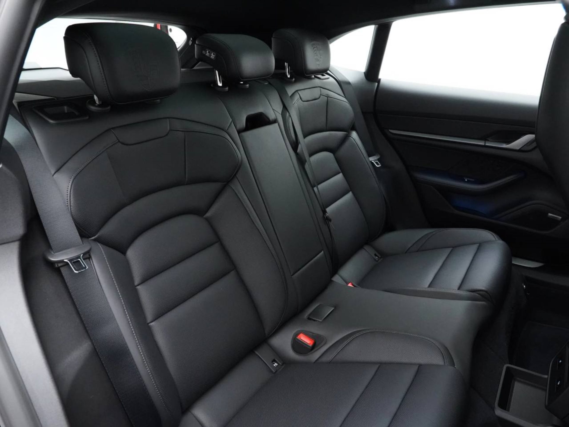 PORSCHE Taycan 4 Cross Turismo-image-30