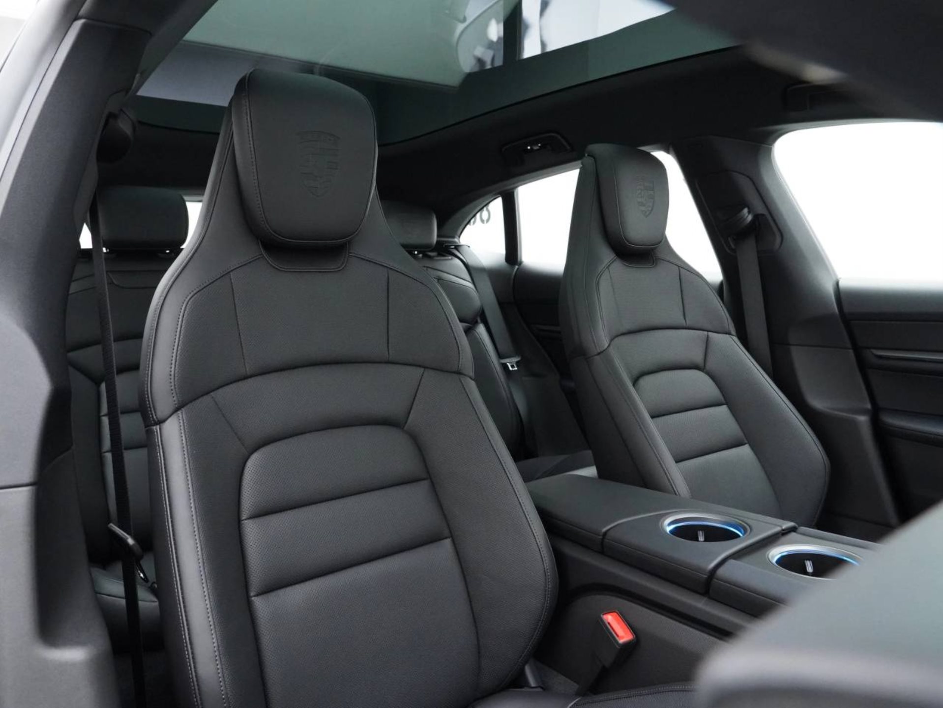 PORSCHE Taycan 4 Cross Turismo-image-26