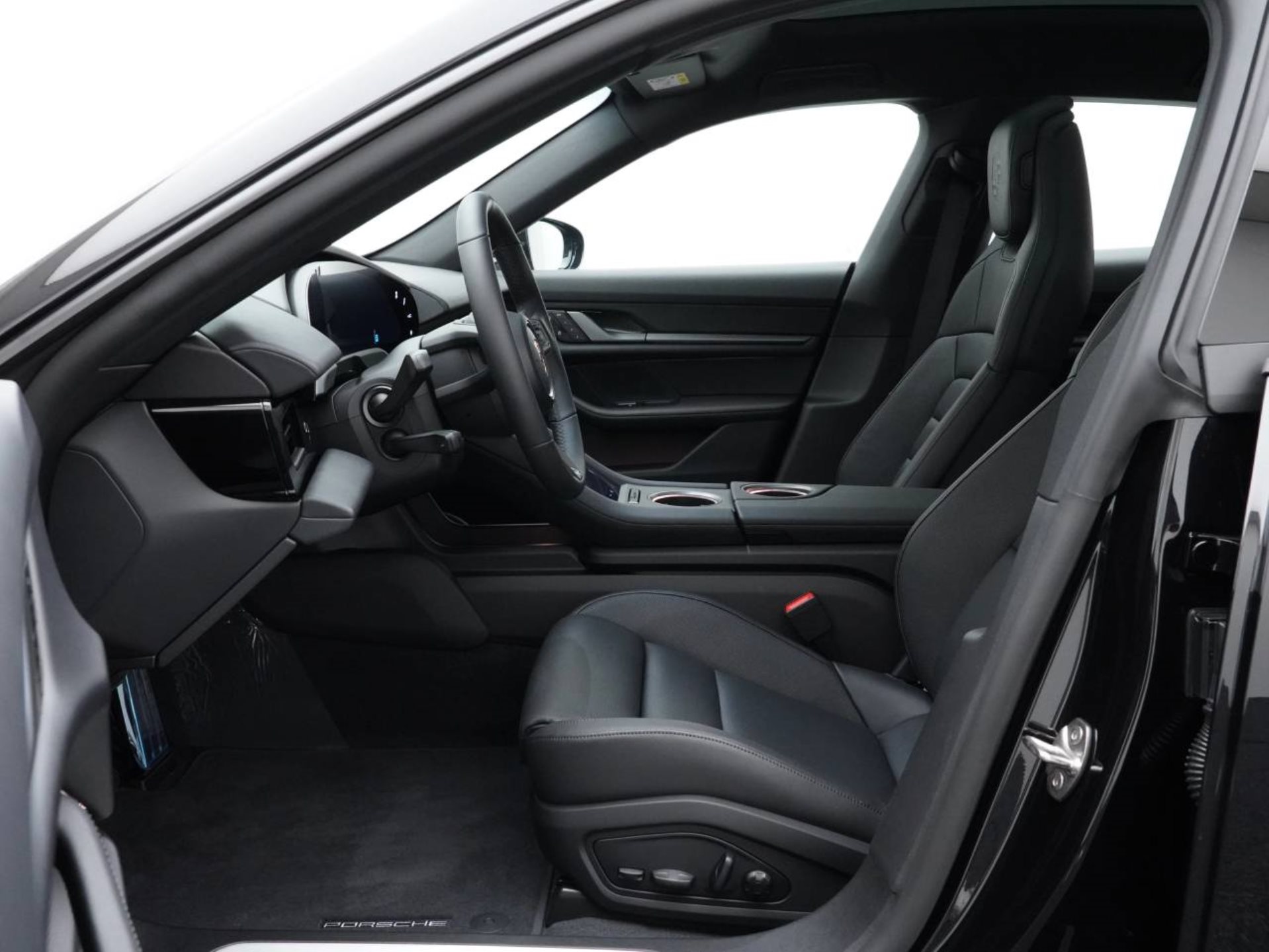 PORSCHE Taycan 4 Cross Turismo-image-4