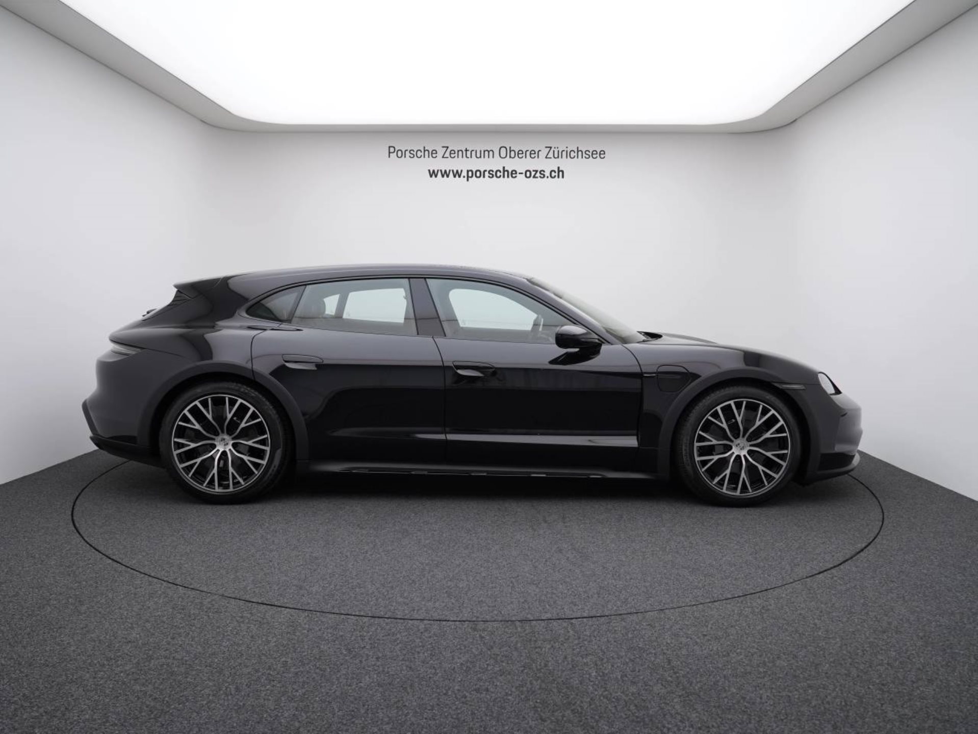 PORSCHE Taycan 4 Cross Turismo-image-7