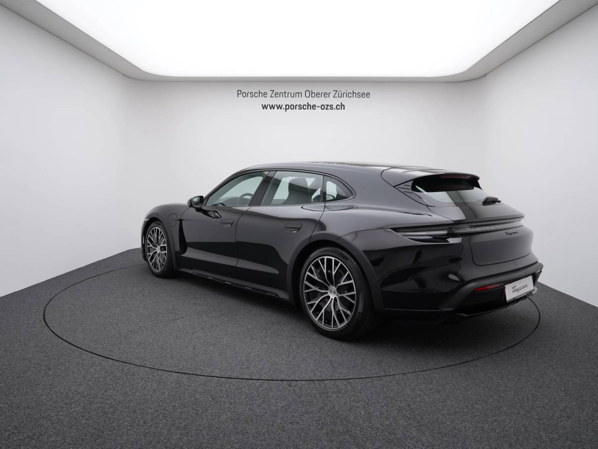 PORSCHE Taycan 4 Cross Turismo-image-2
