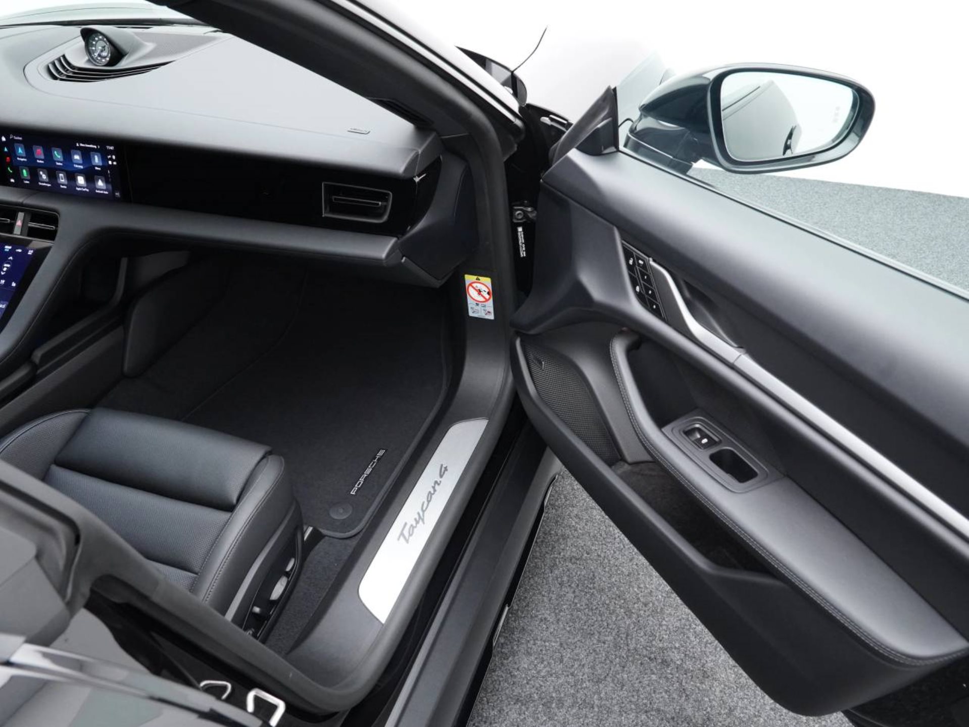 PORSCHE Taycan 4 Cross Turismo-image-23