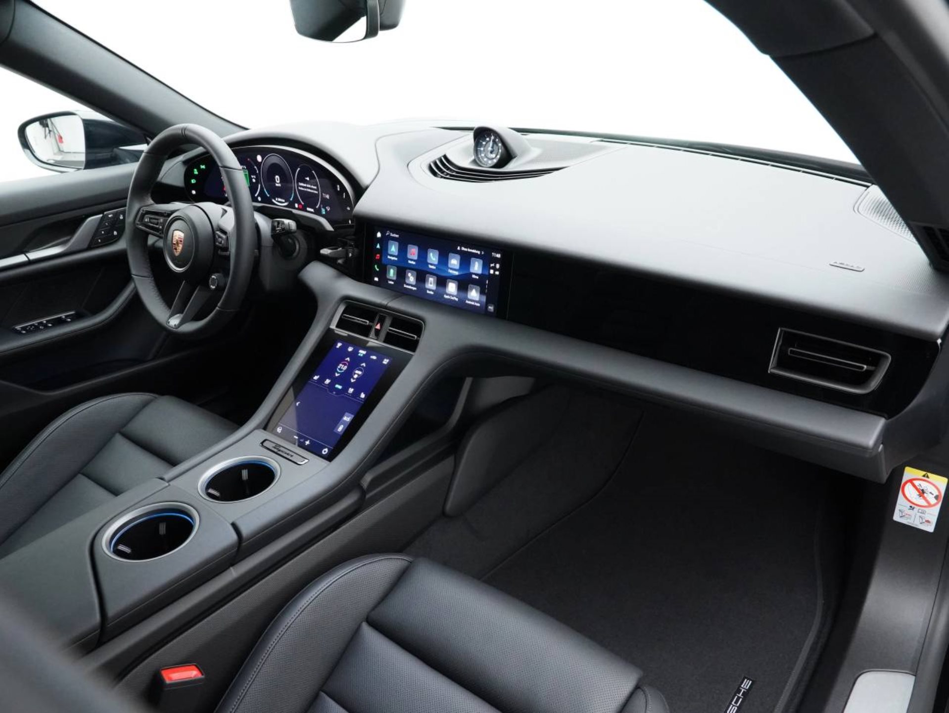 PORSCHE Taycan 4 Cross Turismo-image-24