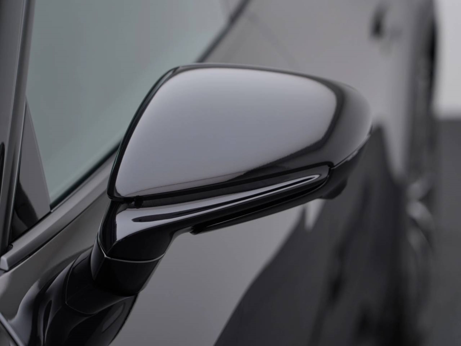 PORSCHE Taycan 4 Cross Turismo-image-13