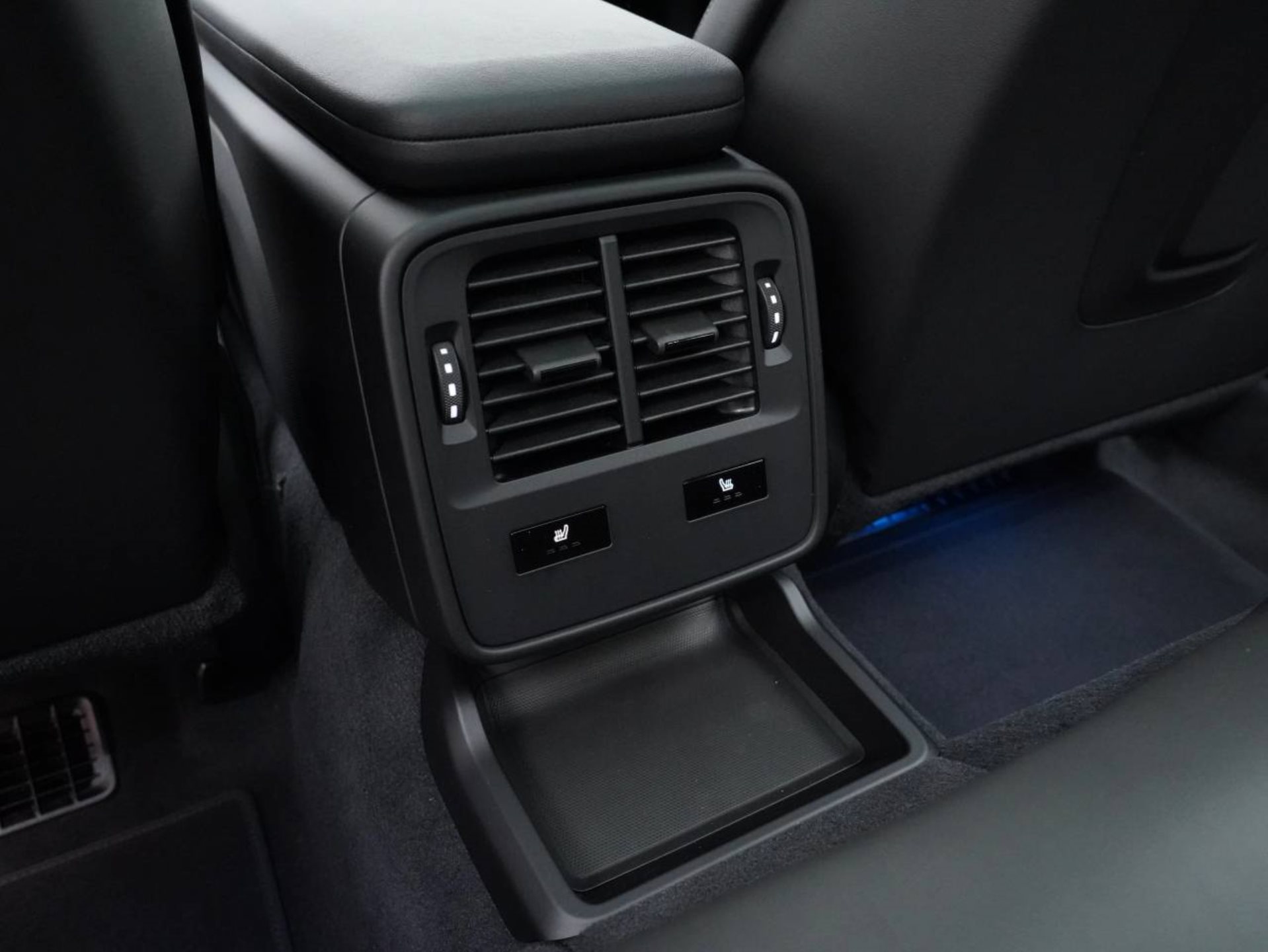 PORSCHE Taycan 4 Cross Turismo-image-29