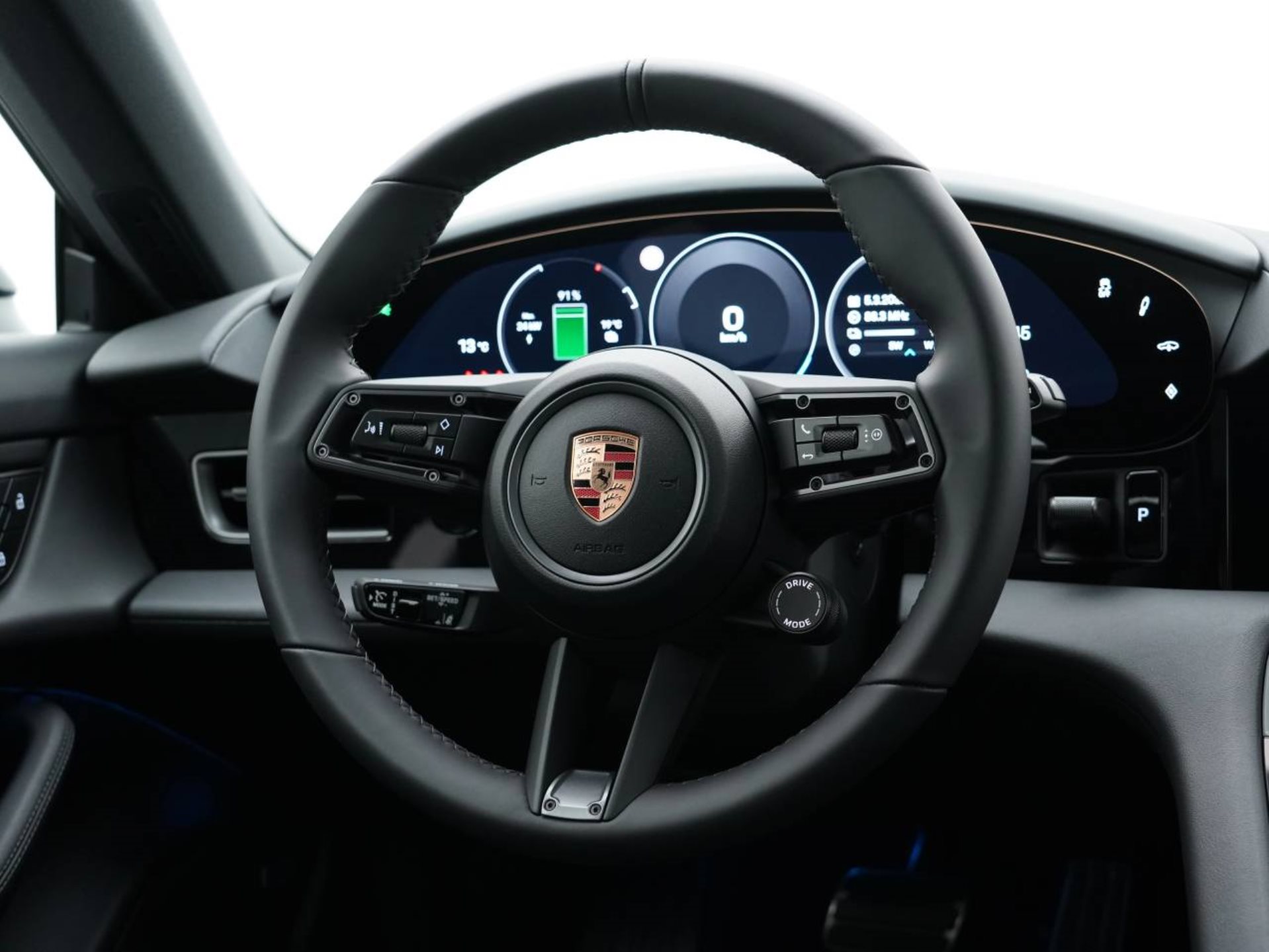 PORSCHE Taycan 4 Cross Turismo-image-15