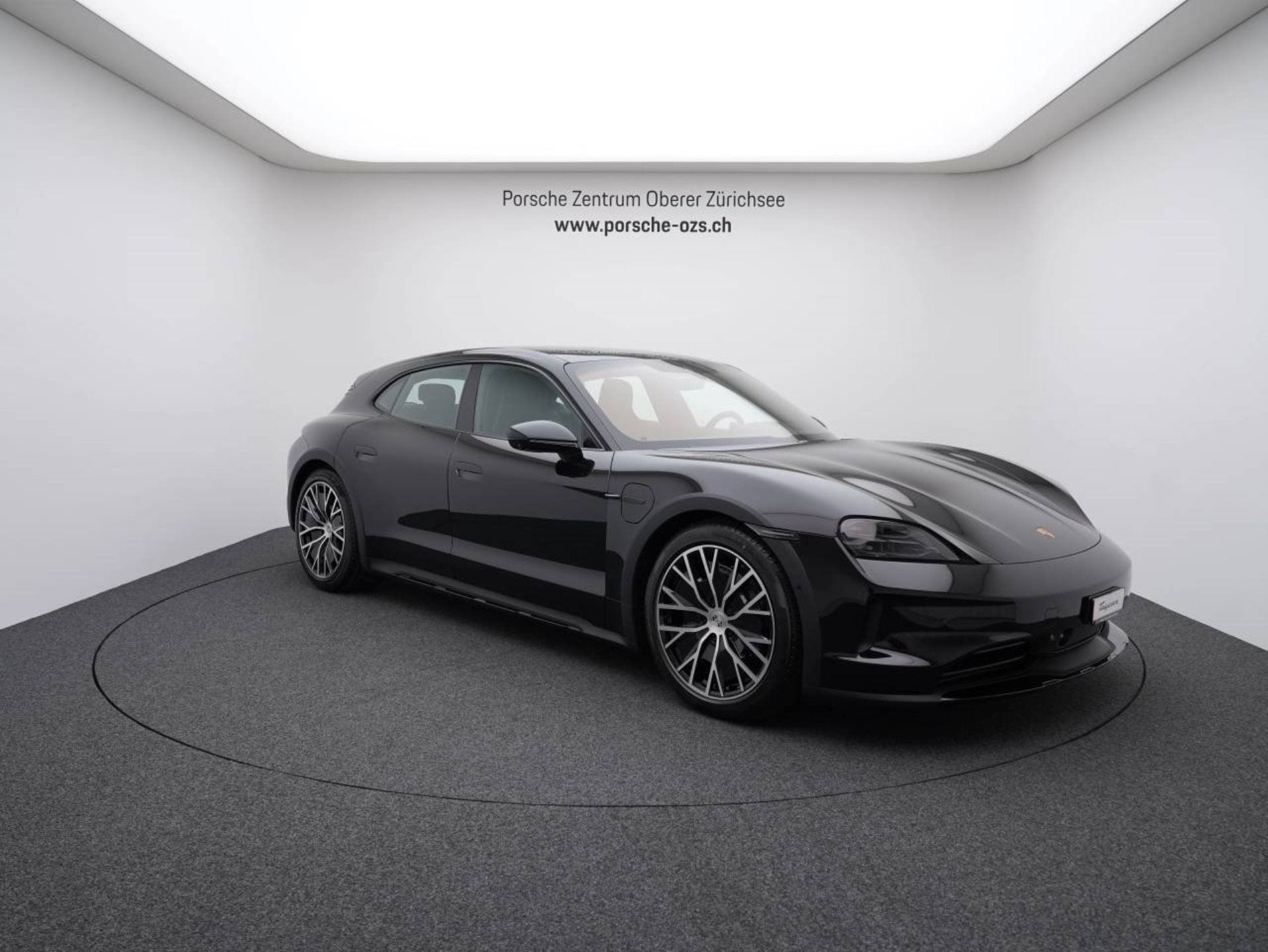 PORSCHE Taycan 4 Cross Turismo-image-8