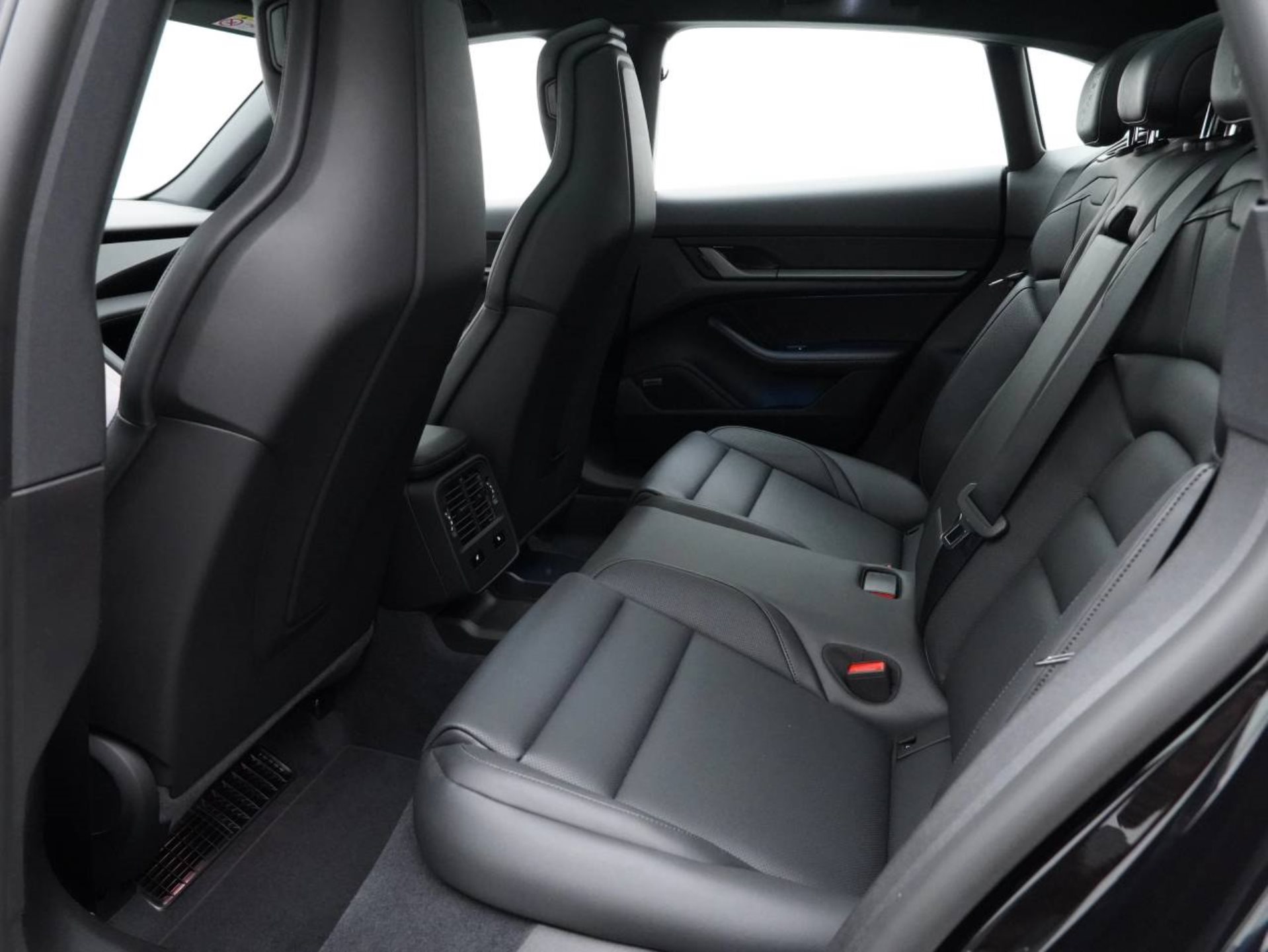 PORSCHE Taycan 4 Cross Turismo-image-28