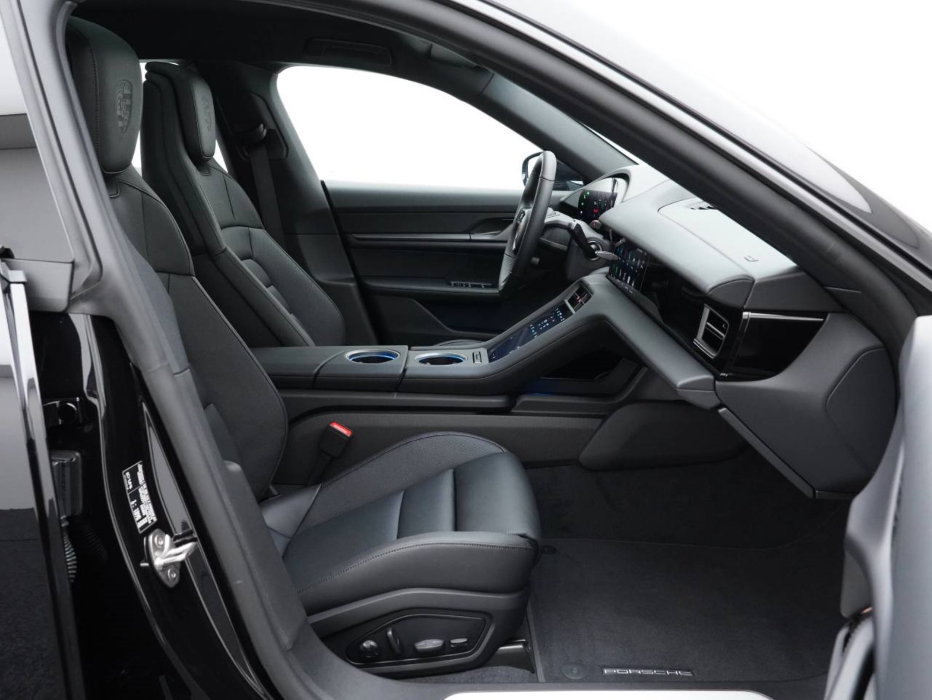 PORSCHE Taycan 4 Cross Turismo-image-25