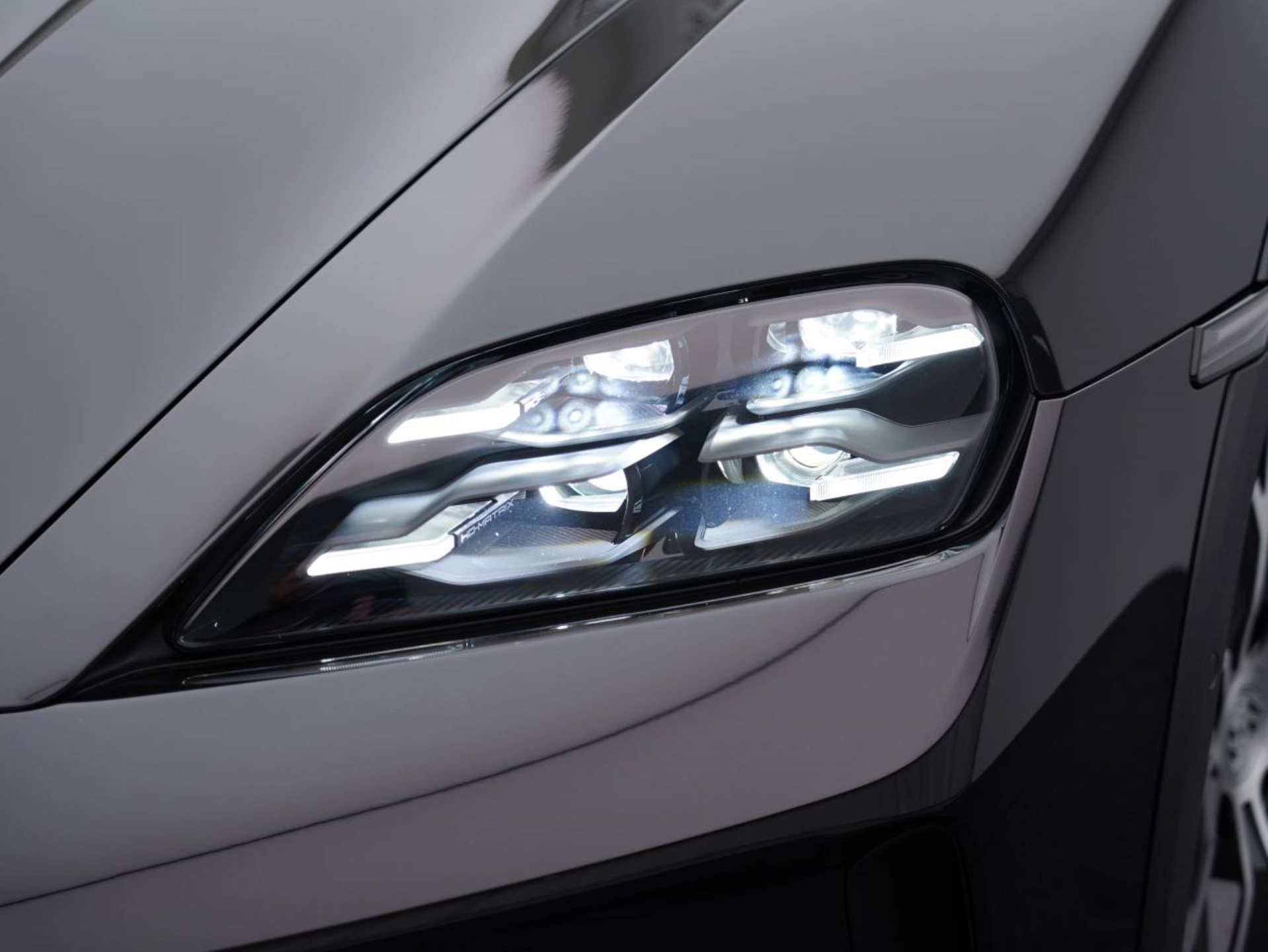 PORSCHE Taycan 4 Cross Turismo-image-12