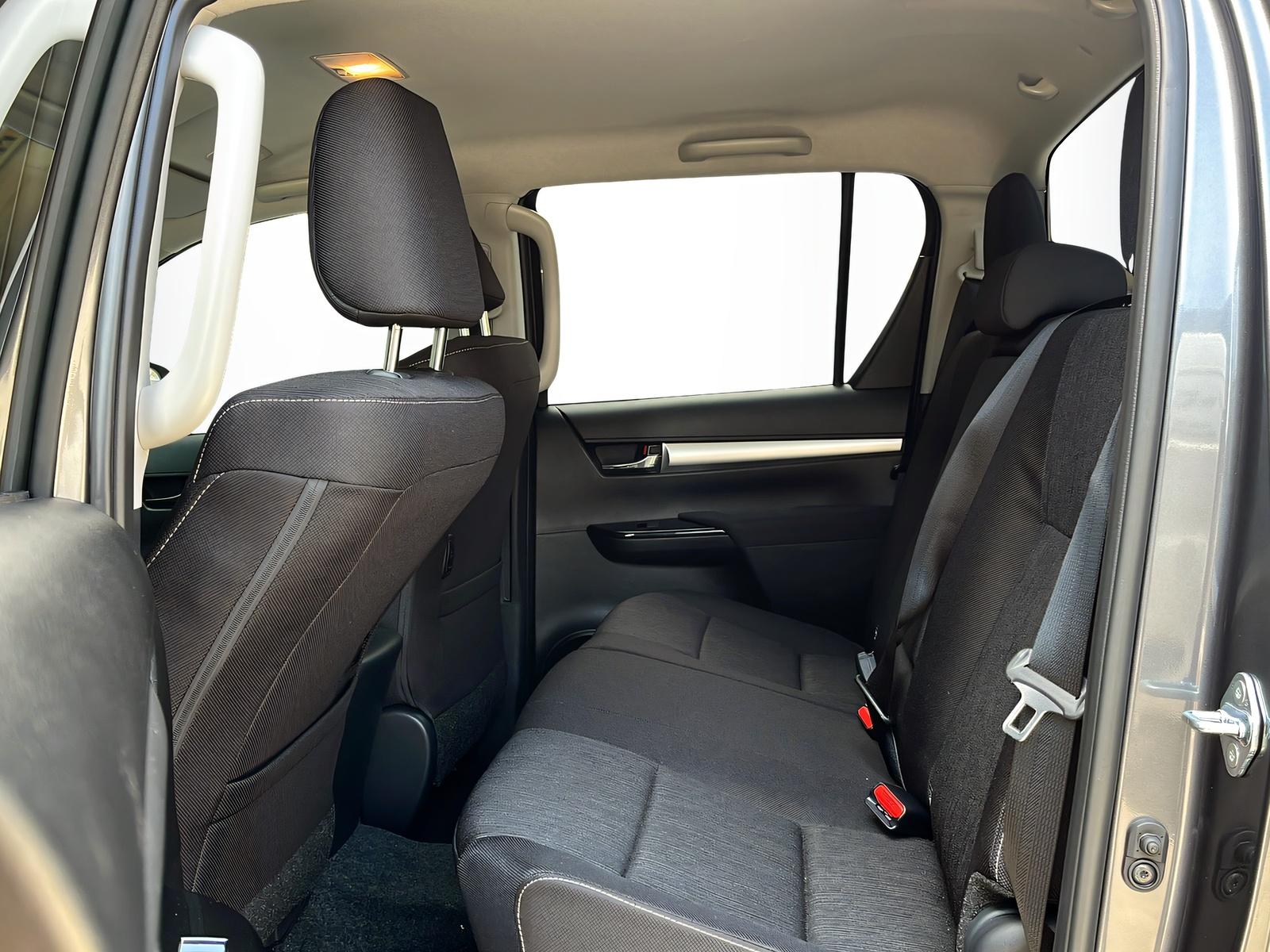 TOYOTA Hilux Double Cab.-Pick-up 2.8 D-4D MHEV 204 Style-image-8