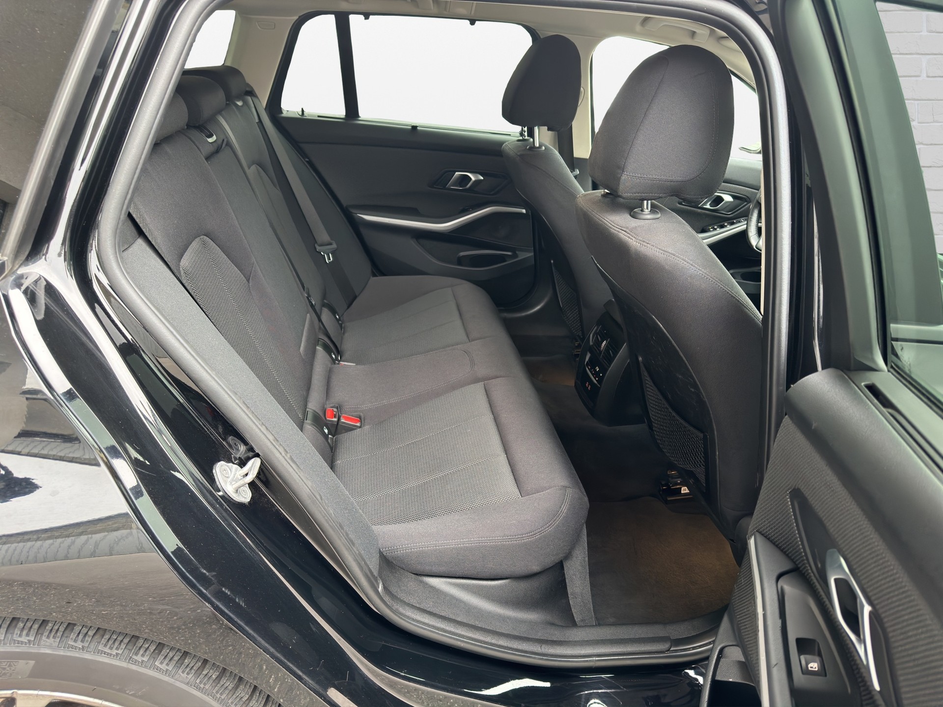 BMW 320d xDrive 48V Touring Steptronic-image-13