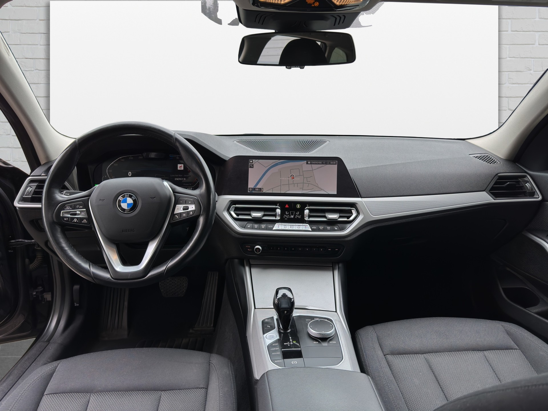 BMW 320d xDrive 48V Touring Steptronic-image-8