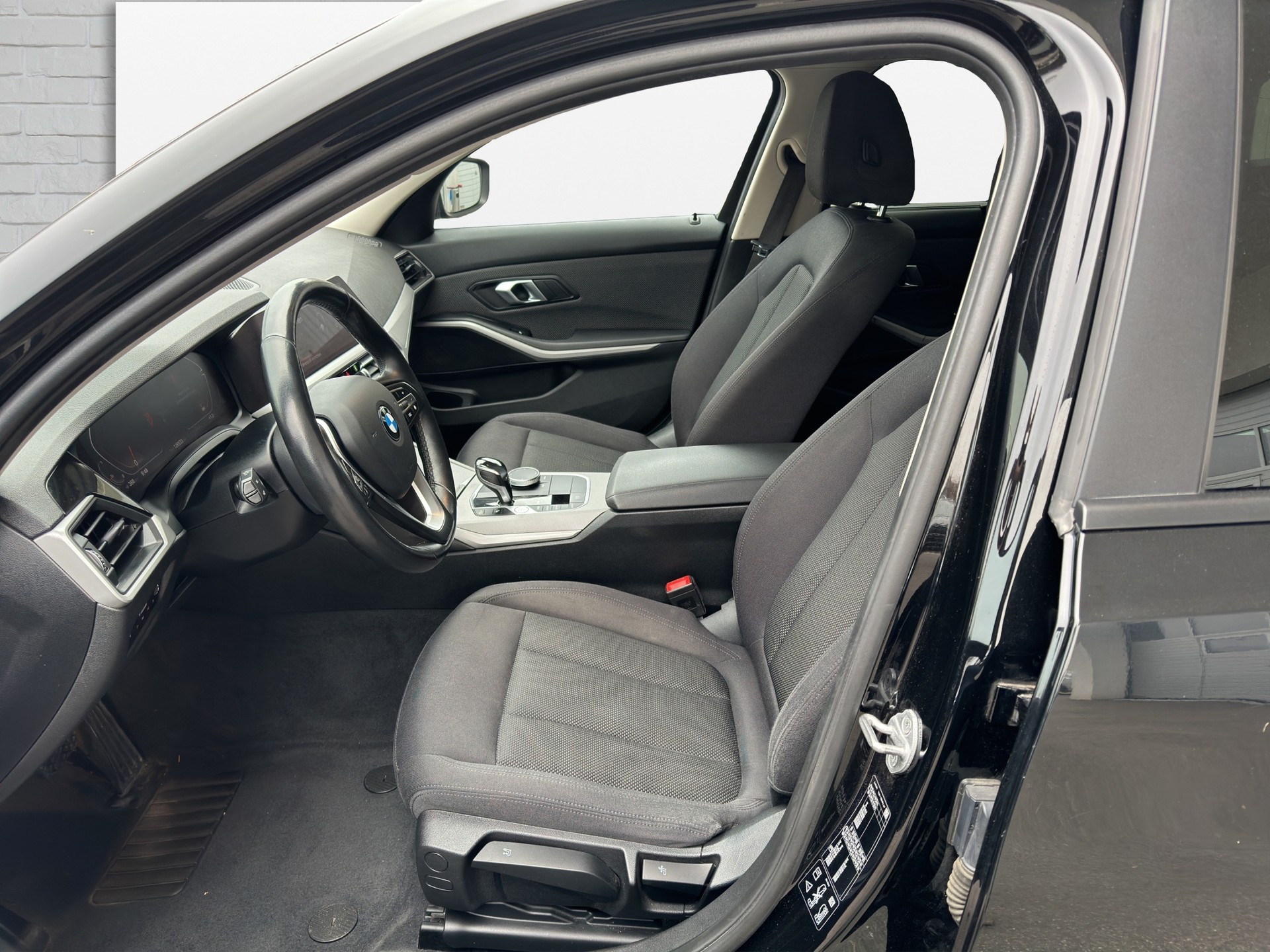 BMW 320d xDrive 48V Touring Steptronic-image-10