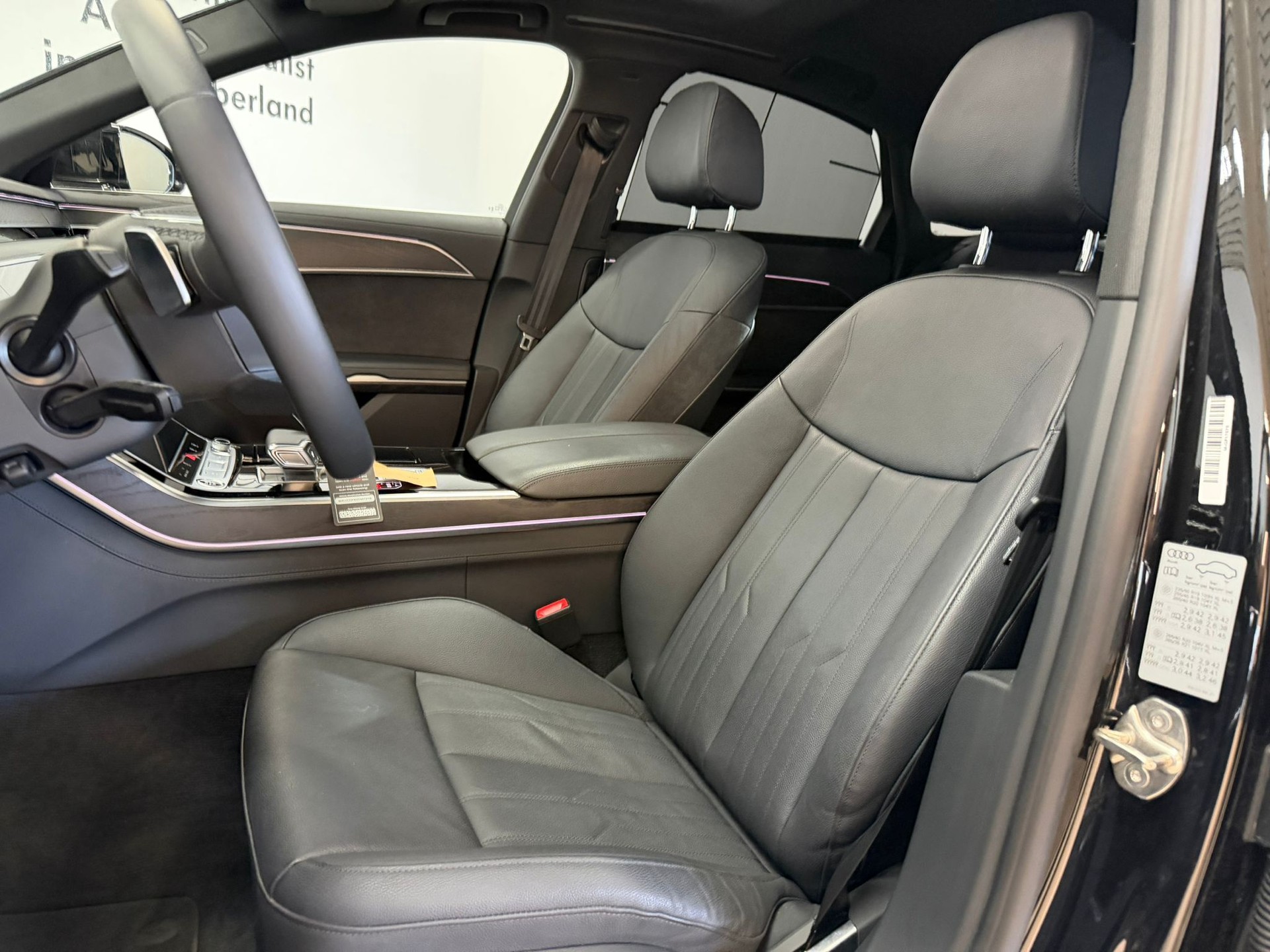 AUDI A8 60 TFSI e quattro tiptronic-image-6